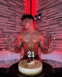 Kevin Guastella (8) @kevin_guastella_