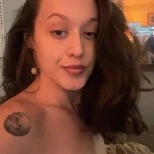 Holly George (@hollygeorge__)