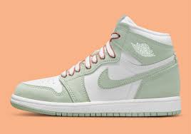 Its air sole unit cushions your feet on the court, while the padded collar provides a supportive feel. Air Jordan 1 Seafoam Ps Cu0449 002 Sneakernews Com