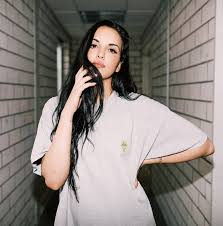 Beim thema frauen und beziehungen hielt sich der rapper in der vergangenheit stets bedeckt. Bling Bling 2 0 Juju Kundigt Neue Musik Samt Video An Bigfm