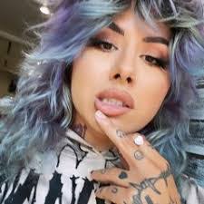 Kristin Handy's Instagram, Twitter & Facebook