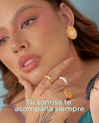 Estás listo para sonreír todos los días con más ganas? 🤞🏼Tu sonrisa va  contigo siempre y habla más de ti que cualquier palabra. 📲Escríbenos en el  link del perfil para tener más