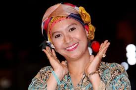 Mak cun by erma fatima at couture fashion week, new york, ny, september 8, 2017. Salah Sikit Je Nak Pukul Erma Fatima Hiburan Mstar