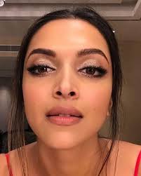 Deepika Padukone S Recent Beauty Looks Will Totally Inspire Your Weekend Makeup Deepika Padukone Makeup Weekend Makeup Indian Skin Makeup