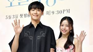 Lee do hyun, you best be getting all the awards and getting more lead roles. Lee Do Hyun And Go Min Si Keep Their Outfits Youthful Yet Chic At The Youth Of May Press Conference Inkistyle