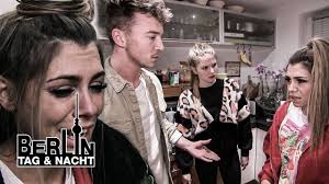 Von mitternacht bis kurz vor fünf uhr war ich gestern durch berlin unterwegs, um mir mit eigenen augen anzusehen: Kims Luge Fliegt Auf 2169 Berlin Tag Nacht Youtube