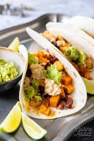 Tacos Vegetariens Au Chou Fleur Et Patate Douce Recette En 2020 Recette Vegetarienne Vegetarien Tacos Vegetariens