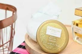 Giordani Gold Essenza Perfumed Body Cream Dengan Wangi Perfumed Artinya Wangiiii Bgt Lhoo Mau Produk I Body Lotion Produk Produk Perawatan Kulit