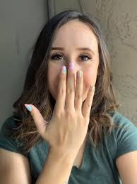 𝙉𝙀𝙐𝙏𝙍𝘼𝙇 𝙈𝘼𝙉𝙄𝙎 𝙁𝙊𝙍 𝙀𝙑𝙀𝙍𝙔 𝙊𝘾𝘾𝘼𝙎𝙄𝙊𝙉 Sunday brunch?  Night-out glam? Netflix binge? These Nail Dashes go with any occasion, no  matter what your plans are! Which french tip is your favorite?