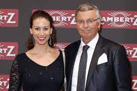 Sie trat unter anderem aus dem format „7 töchter und „grill den hessler welches sie mit ihrem vater bestritt. Wolfgang Bosbach Tochter Caroline Bosbach Uber Ihren Vater Gala De