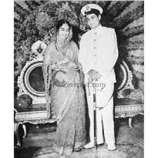 But the fans will be surprised to know that once nutan had slapped actor sanjeev kumar. Hindi Film 101 Mukherjee Samarth Family Part 3 Nutan And Tanuja Arrive Dontcallitbollywood