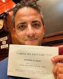 Anna Pucci's Instagram, Twitter & Facebook