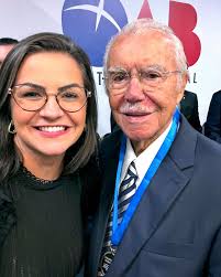 Roberta Queiroz || Advogada e Professora