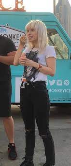Over the years she has dyed her hair an array… Hayley Williams Style Blonde Hair With Bangs Hayley Williams Blonde Hayley Williams Haircut Hayley Williams Style