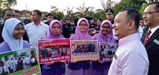 Δραστηριότητες στην περιοχή bandar tasik kesuma. Kpm On Twitter Yb Dr Maszlee Malik Menteri Pendidikan Berbual Bersama Pelajar Smk Bandar Tasik Kesuma Pada Program Permuafakatan Kpm Pdrm Jom Ke Sekolah Hari Ini Https T Co Xftnyodlri