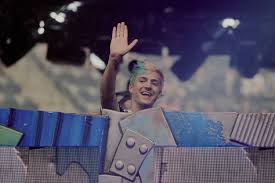 Youtube is an excellent way for businesses and individuals to grow their following and share content with the world. Ninja Played Fortnite On Youtube And The Gaming World Lost Its Mind The New York Times