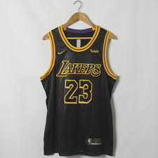 Lebron james lakers jerseys, tees, and more are at the official online store of the nba. Ø¯Ù…ÙŠØ© Ø§Ù„Ù…Ø¬ÙŠØ¯ Ø¥ÙŠÙ‚Ø§Ø¹ÙŠ Lebron James Black And Gold Lakers Jersey Cabuildingbridges Org