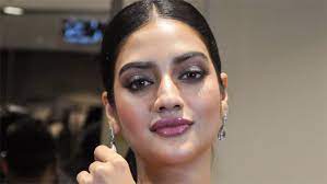 Nusrat jahan and nikhil jain hosted a reception on thursday in kolkata which was attended by many prominent faces from all walks of life including politics and the film industry. Actor Turned Tmc Mp Nusrat Jahan Admitted To Hospital Oneindia News