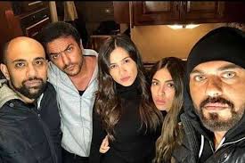 مشاهدة وتحميل مسلسل الدراما المصري اللي مالوش كبير الحلقة 1 الاولي اون لاين بطولة ياسمين عبد العزيز واحمد العوضي وخالد الصاوي ودينا فؤاد وتدور قصة الم. Ø­Ù‚ÙŠÙ‚Ø© ØµÙˆØ±Ø© Ù…Ù†Ø³ÙˆØ¨Ø© Ù„Ù€ ÙŠØ§Ø³Ù…ÙŠÙ† Ø¹Ø¨Ø¯ Ø§Ù„Ø¹Ø²ÙŠØ² ÙˆØ§Ø¨Ù†ØªÙ‡Ø§ Ù…Ù† Ø£Ø­Ù…Ø¯ Ø§Ù„Ø¹ÙˆØ¶ÙŠ