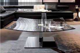 table basse au plateau en verre et pied en metal chrome design elegant et peu singulier cette table basse fait parti mobilier de salon idee salon table basse