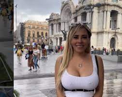 Modelo de OnlyFans causa revuelo en Bellas Artes por no usar ropa interior