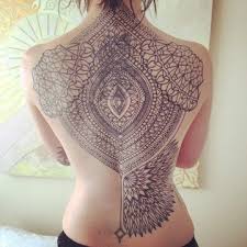 Récemment, les tatoueurs coréens ont pris d'assaut l'industrie du tatouage. Tatouage Dos Femme 50 Idees De Tatouages Et Leurs Significations 2021