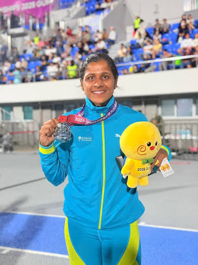 S.S. Sneha, a 4x100m relay silver medalist at the Asian Athletics Championship, outclassed the competition at the Sree Kanteerava Stadium, winning the 100m event at the Karnataka State Senior Athletic Meet in