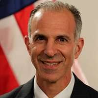 Portrait of DoD Mr. Gil I. Klinger, Acting Deputy Under Secretary of  Defense for Space, (U.S. Army photo by Mr. Scott Davis) (Released)  (PC-192968), VIRIN: 971215-A-3569D-001