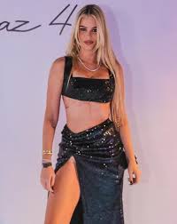 Yasmin Brunet - Free pics, galleries & more at Babepedia