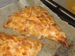 Selon Le Site Wikipedia Org Le Jesuite Est Une Patisserie Francaise Celebre Il S Agit D Un Petit Triangle De Recettes De Cuisine Cuisine Et Boissons Cuisine