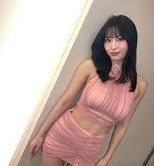 TWICEモモ、ピンクのステージ衣装姿で見事な腹筋披露-Chosun Online 朝鮮日報