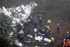 En el caso particular del accidente de chapecoense que conmovió al mundo del fútbol, se desparramaron falsas historias y rumores que se viralizaron rápidamente. Lo Que Sabemos De Las Causas Del Accidente Aereo Del Chapecoense Alto Nivel