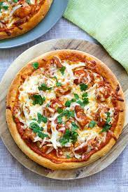 Chicken Tikka Masala Pizza Cheesy Pizza Topped With Delicious Indian Chicken Tikka Masala The Best H Pizza Recipes Homemade Indian Pizza Best Homemade Pizza