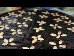 صينية قزحه حبة البركه الحبه السوداء على اصولها من مطبخ الشيف علا نيروخ شيف عالطريق Youtube Food Desserts Brownie