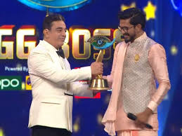 The winners will receive their medals shortly. Bigg Boss Tamil 3 Winner Malaysian Singer Actor Mugen Rao Bags The Trophy Times Of India