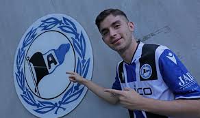 Bu toprakların çocuklarına güvenen ve bu nedenle kadrosunda yabancı oyuncu bulundurmayan, 'gerçek profesyonel futbolcu' ların yetiştiği futbol kulübü. Altinordu Futbolcusu Burak Ince Arminia Bielefeld Le Imzaladi