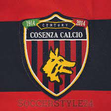 Il cosenza calcio s.r.l., meglio noto come cosenza, è una società calcistica italiana con sede nella città di cosenza. Maglie Cosenza Calcio 2016 2017 Novita Le Strisce Orizzontali Rossoblu
