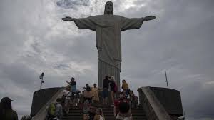 It shares borders with argentina to its west and southwest and brazil to its north and northeast; Brasil Dan Uruguay Tutup Perbatasan Selama 30 Hari