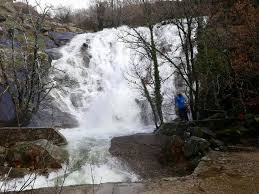 Estas estancias tienen excelentes calificaciones por su ubicación y limpieza, entre otros aspectos. Turismo Valle Del Jerte Impresionantes Asi Estan Las Cascadas Del Valle Del Jerte Las Imagenes Son De Ayer Domingo 11 De Marzo No Lo Pienses Mas Reserva Ya Tu Alojamiento En