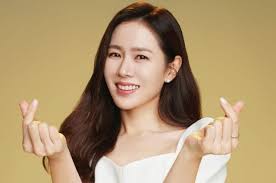 Born on january 11, 1982, she made her acting debut in the 2000 film secret tears. she has since starred in many popular film and television. Son Ye Jin Boyfriend Ex Boyfriend And Husband 2020