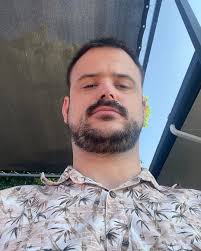 THE Will Gibbons waiting at a car wash. I Willy do have CLEAN material.  😂😂😂