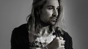 House of cards er en amerikansk politisk dramaserie fra 2013, produsert av beau willimon. Home David Garrett