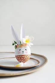 J'espère que vous aussi vous ramassez des coquillages à la plage, maintenant plus d'excuses ! 101 Idees Creatives Pour Une Decoration De Paques Avec Des Oeufs Vides Deco Paques Zenidees