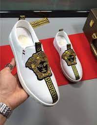 Bold prints and modern details give this collection a statement aesthetic, whilst classic silhouettes ensure a timeless appeal. Epingle Sur Versace Men