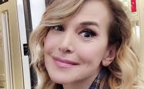 Lasciate le pailletes nell'armadio, carmelita si dedica alla sua famiglia. Barbara D Urso Foto Senza Trucco E Irriconoscibile