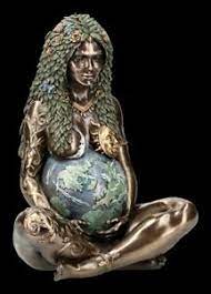 Entstanden war gaia war aus dem chaos, das ganz am anfang der dinge geherrscht hatte. Himmlische Gaia Figur Mutter Erde Gross Bronziert Nemesis Now Welt Gottin Ebay