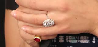 Story continues as always, when i stumble upon a theory, i turn to my trusted jewelry mafia to gather evidence. Scarlett Johansson S Engagement Ring Here Are Better Photos Plus 6 Vintage Y Rings Inspired By Scarjo S Glamour