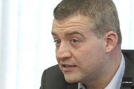 Remaniement : le nom de Luc Fortin circule