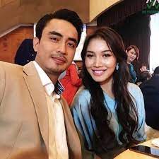 He rose to fame in malaysian entertainment showbiz when he became a contestant of the tv3's reality television series, mentor season 5 and best known for his role in hit television series vanila coklat. Kami Jujur Dengan Hubungan Ini Aiman Hakim Ridza