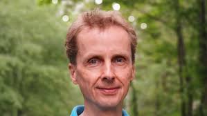 Barfuß und mit Norwegerpulli auf Platz eins